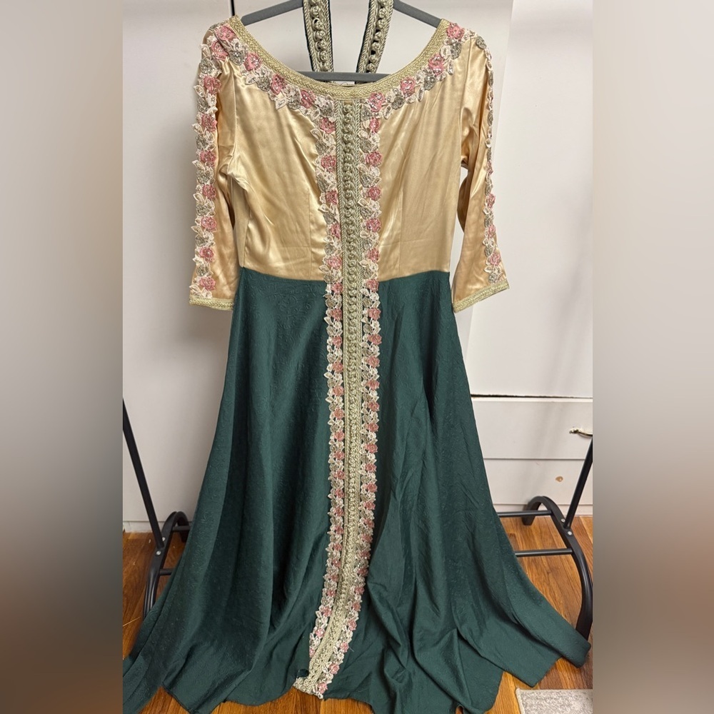 Elegant Green and Gold Embroidered Women’s Dress khaftan Morracan M/Large - Picture 7 of 13